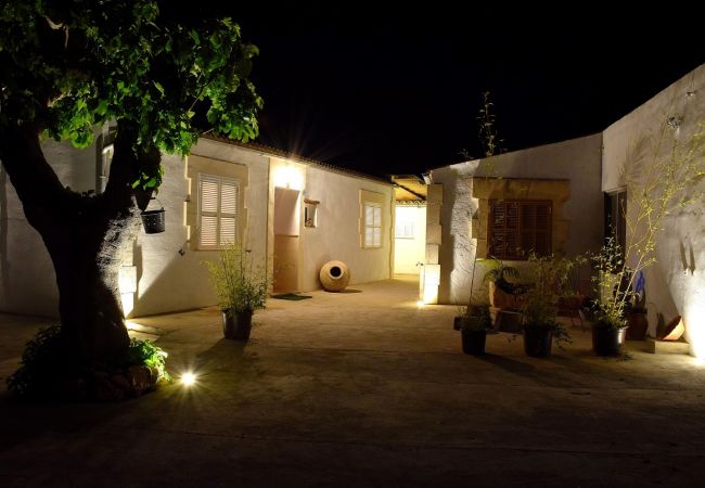 Fazenda em Muro - Can Butxaquí 160 fantástica villa con piscina privada y jacuzzi, aire acondicionado, barbacoa y WiFi Fazenda em Muro - Can Butxaquí 160 fantástica villa con piscina privada y jacuzzi, aire acondicionado, barbacoa y WiFi