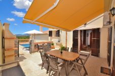 Casa em Buger - Ca n'Aina Canta 064 acogedora casa de pueblo con piscina privada, terraza, barbacoa y aire acondicionado