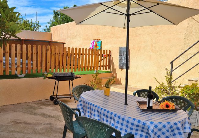 Casa em Petra - Es Forn 229 acogedora casa de pueblo con piscina privada, terraza y WiFi Casa em Petra - Es Forn 229 acogedora casa de pueblo con piscina privada, terraza y WiFi