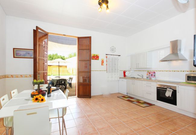 Casa em Petra - Es Forn 229 acogedora casa de pueblo con piscina privada, terraza y WiFi Casa em Petra - Es Forn 229 acogedora casa de pueblo con piscina privada, terraza y WiFi