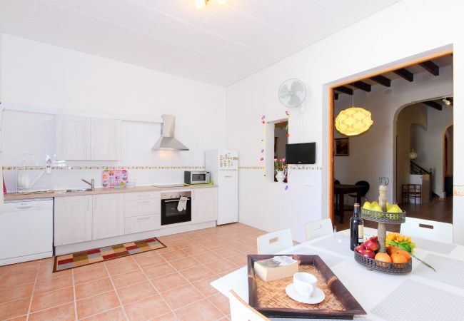 Casa em Petra - Es Forn 229 acogedora casa de pueblo con piscina privada, terraza y WiFi Casa em Petra - Es Forn 229 acogedora casa de pueblo con piscina privada, terraza y WiFi