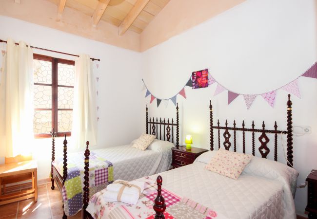 Casa em Petra - Es Forn 229 acogedora casa de pueblo con piscina privada, terraza y WiFi Casa em Petra - Es Forn 229 acogedora casa de pueblo con piscina privada, terraza y WiFi