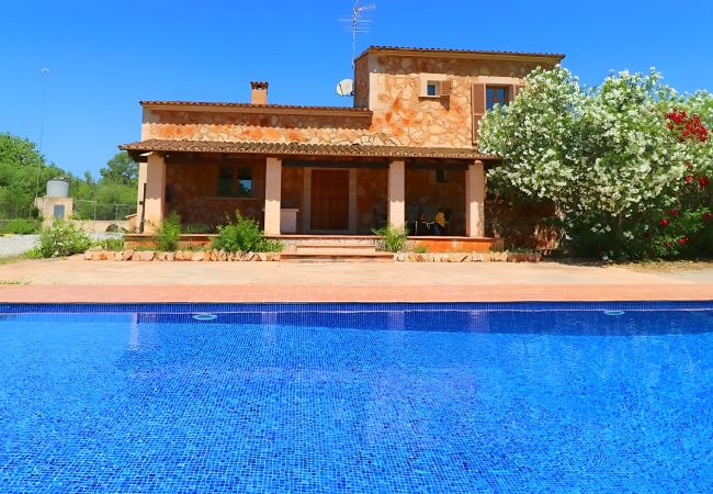 Fazenda em Campos - Can Toni 403 tradicional finca con piscina privada, aire acondicionado, gran jardín y WiFi Fazenda em Campos - Can Toni 403 tradicional finca con piscina privada, aire acondicionado, gran jardín y WiFi