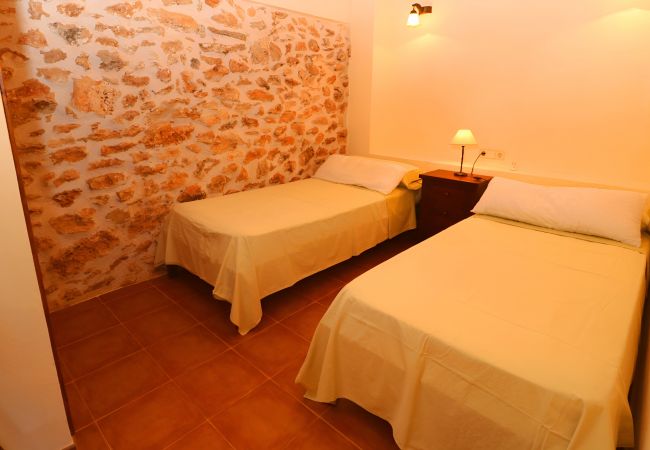 Fazenda em Es Llombards - Can Cova 413 finca rústica con piscina privada, terraza, aire acondicionado y WiFi Fazenda em Es Llombards - Can Cova 413 finca rústica con piscina privada, terraza, aire acondicionado y WiFi