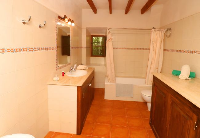 Fazenda em Es Llombards - Can Cova 413 finca rústica con piscina privada, terraza, aire acondicionado y WiFi Fazenda em Es Llombards - Can Cova 413 finca rústica con piscina privada, terraza, aire acondicionado y WiFi