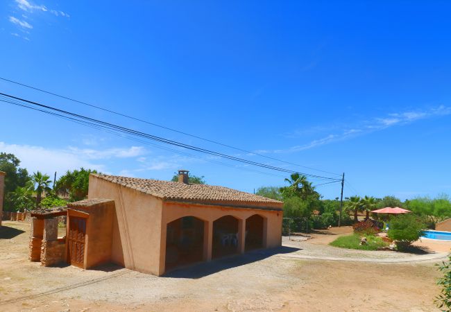 Fazenda em Es Llombards - Can Cova 413 finca rústica con piscina privada, terraza, aire acondicionado y WiFi Fazenda em Es Llombards - Can Cova 413 finca rústica con piscina privada, terraza, aire acondicionado y WiFi