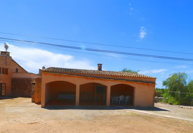 Fazenda em Es Llombards - Can Cova 413 finca rústica con piscina privada, terraza, aire acondicionado y WiFi Fazenda em Es Llombards - Can Cova 413 finca rústica con piscina privada, terraza, aire acondicionado y WiFi