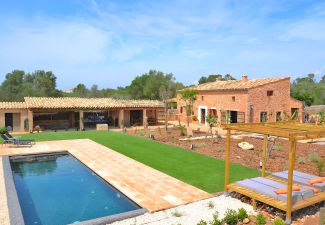 Casa rural em Llubi - Can Cortana 005 fantástica finca con piscina privada, zona infantil, ping pong y aire acondicionado