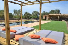 Casa rural em Llubi - Can Cortana 005 fantástica finca con piscina privada, zona infantil, ping pong y aire acondicionado