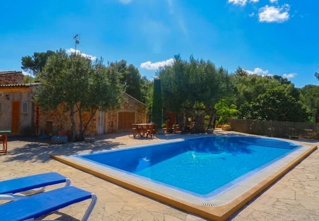 Fazenda em Campos - Sa Costa 411 finca r&uacute;stica con piscina privada, terraza, jard&iacute;n y aire acondicionado