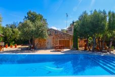 Fazenda em Campos - Sa Costa 411 finca r&uacute;stica con piscina privada, terraza, jard&iacute;n y aire acondicionado