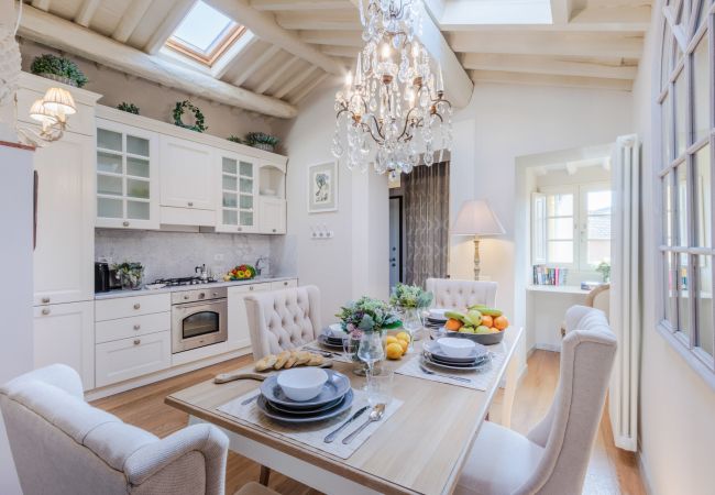 Apartamento em Lucca - Unwind Yourself on a Panoramic Terrace inside Lucca Apartamento em Lucca - Unwind Yourself on a Panoramic Terrace inside Lucca