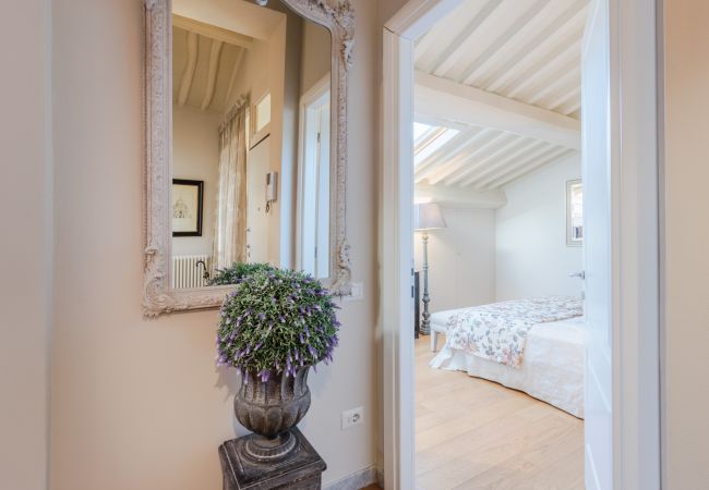 Apartamento em Lucca - Unwind Yourself on a Panoramic Terrace inside Lucca Apartamento em Lucca - Unwind Yourself on a Panoramic Terrace inside Lucca