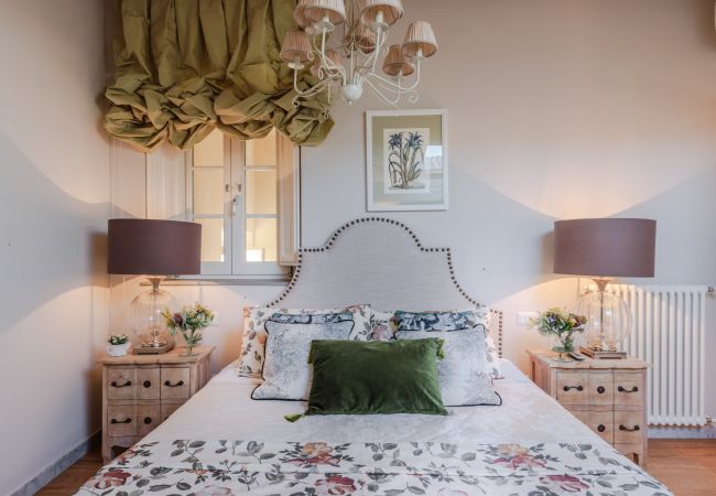 Apartamento em Lucca - Unwind Yourself on a Panoramic Terrace inside Lucca Apartamento em Lucca - Unwind Yourself on a Panoramic Terrace inside Lucca