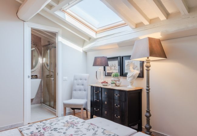 Apartamento em Lucca - Unwind Yourself on a Panoramic Terrace inside Lucca Apartamento em Lucca - Unwind Yourself on a Panoramic Terrace inside Lucca