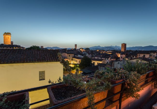 Apartamento em Lucca - Top-Floor Penthouse with Panoramic Terrace in Lucca Apartamento em Lucca - Top-Floor Penthouse with Panoramic Terrace in Lucca