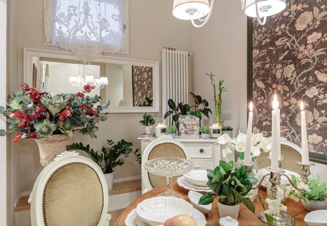 Apartamento em Lucca - CASA UCCELLINI Apartment with a Romantic Terrace Apartamento em Lucca - CASA UCCELLINI Apartment with a Romantic Terrace