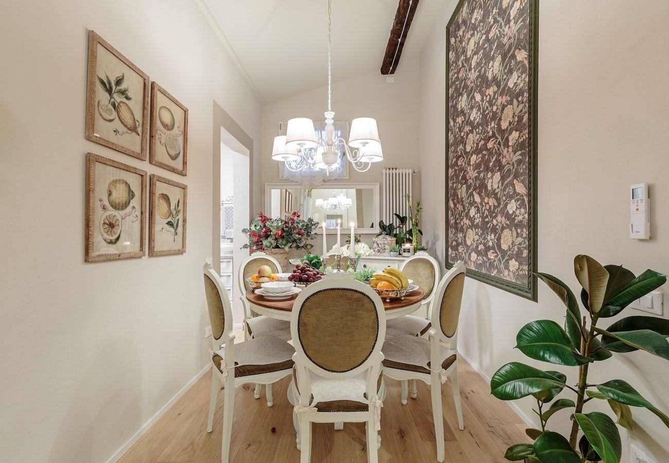 Apartamento em Lucca - CASA UCCELLINI Apartment with a Romantic Terrace Apartamento em Lucca - CASA UCCELLINI Apartment with a Romantic Terrace