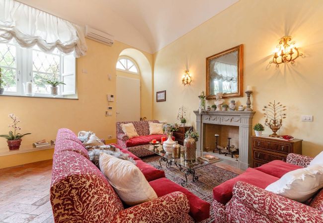 Apartamento em Lucca - Spacious Ground Floor Apartment with Private Garden Inside the Walls of Lucca Apartamento em Lucca - Spacious Ground Floor Apartment with Private Garden Inside the Walls of Lucca