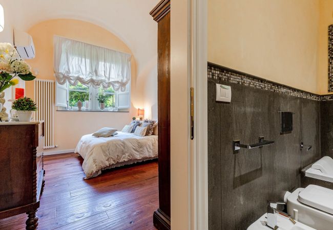 Apartamento em Lucca - Spacious Ground Floor Apartment with Private Garden Inside the Walls of Lucca Apartamento em Lucca - Spacious Ground Floor Apartment with Private Garden Inside the Walls of Lucca