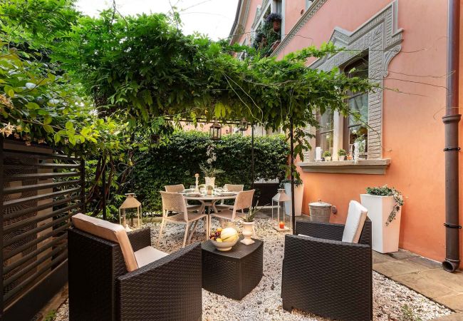 Apartamento em Lucca - Spacious Ground Floor Apartment with Private Garden Inside the Walls of Lucca Apartamento em Lucca - Spacious Ground Floor Apartment with Private Garden Inside the Walls of Lucca