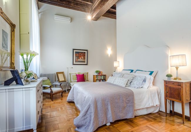 Apartamento em Lucca - Casa Simonetta: Modern and Antique Ground Floor Apartment inside the Walls of Lucca Apartamento em Lucca - Casa Simonetta: Modern and Antique Ground Floor Apartment inside the Walls of Lucca
