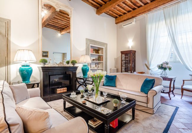 Apartamento em Lucca - Casa Simonetta: Modern and Antique Ground Floor Apartment inside the Walls of Lucca Apartamento em Lucca - Casa Simonetta: Modern and Antique Ground Floor Apartment inside the Walls of Lucca