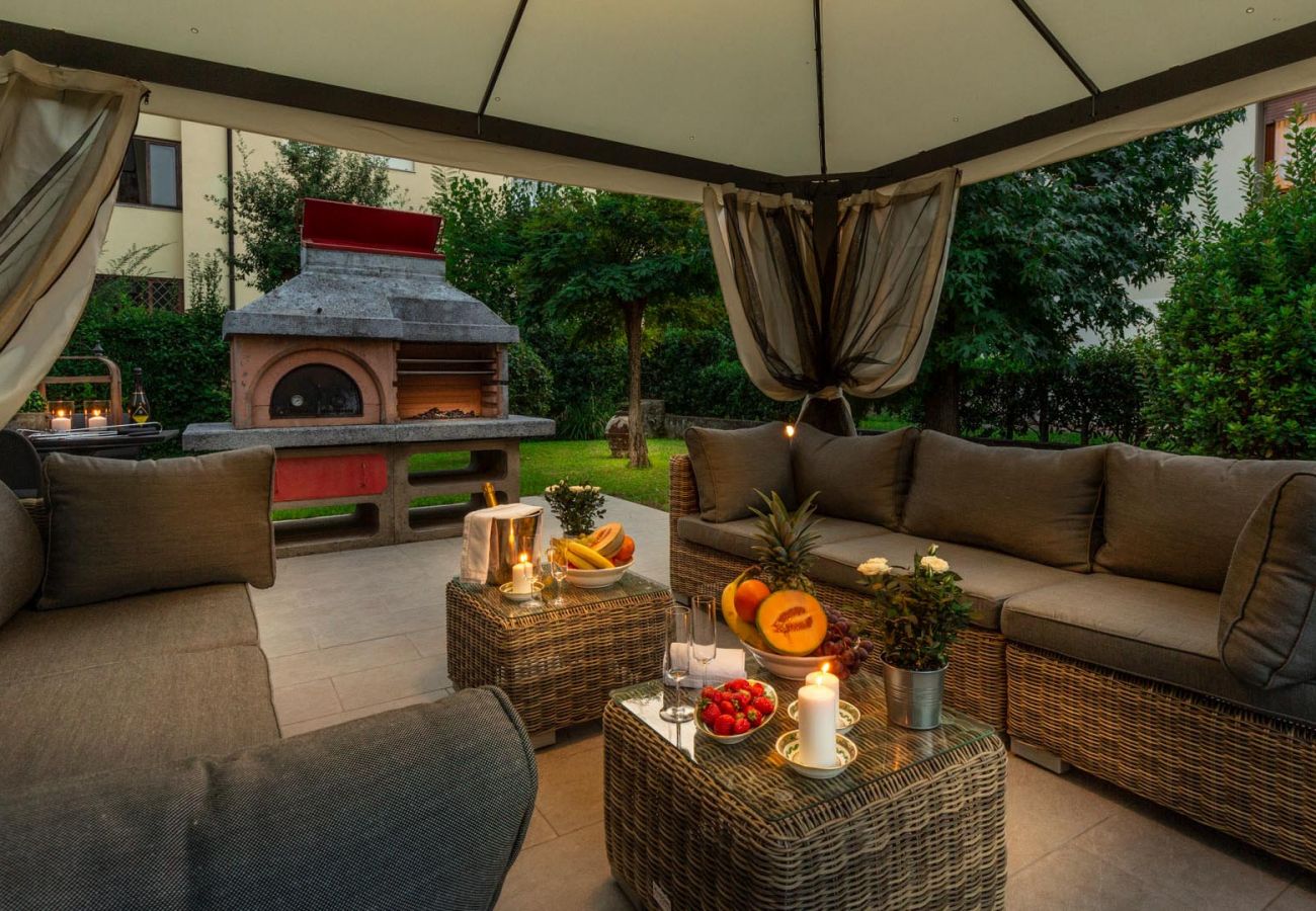 Villa em Lucca - VILLA OLIVIA: a New Luxury Villa with Garden in Lucca with PARKING Villa em Lucca - VILLA OLIVIA: a New Luxury Villa with Garden in Lucca with PARKING