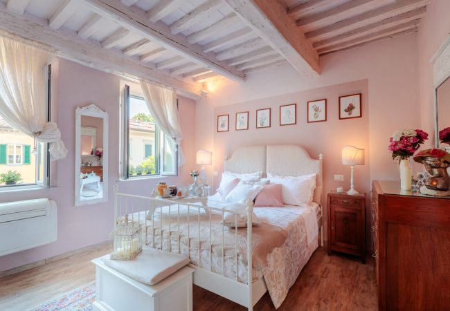 Apartamento em Lucca - Convenient Home close to Train Station and Parking Apartamento em Lucca - Convenient Home close to Train Station and Parking