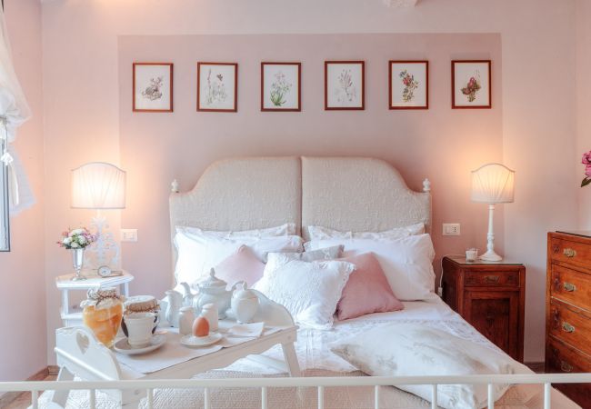 Apartamento em Lucca - Convenient Home close to Train Station and Parking Apartamento em Lucca - Convenient Home close to Train Station and Parking