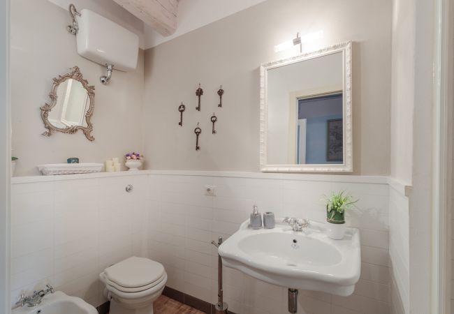 Apartamento em Lucca - Convenient Home close to Train Station and Parking Apartamento em Lucca - Convenient Home close to Train Station and Parking