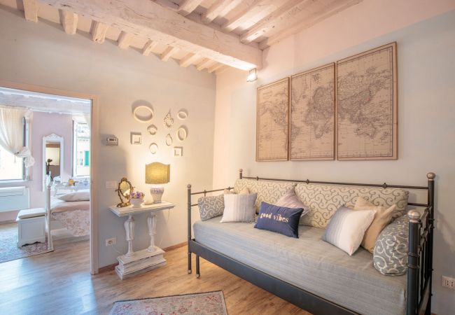 Apartamento em Lucca - Convenient Home close to Train Station and Parking Apartamento em Lucca - Convenient Home close to Train Station and Parking