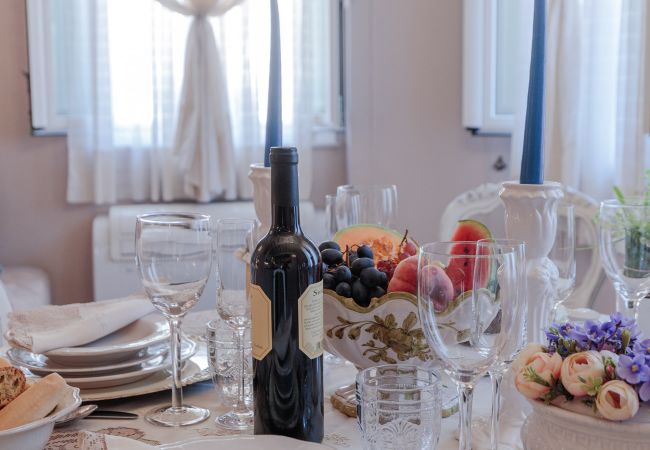 Apartamento em Lucca - Convenient Home close to Train Station and Parking Apartamento em Lucca - Convenient Home close to Train Station and Parking