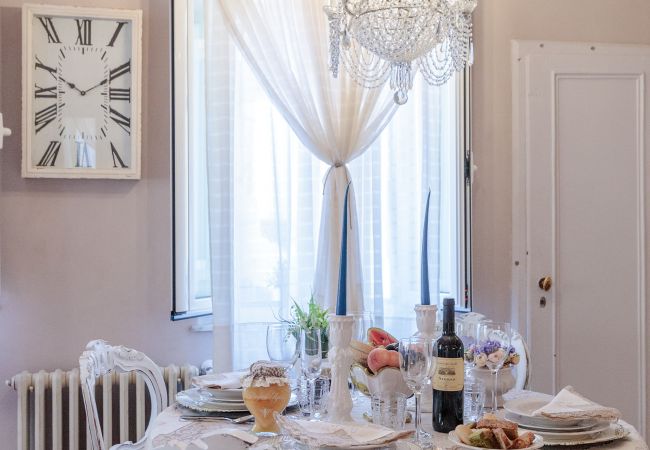 Apartamento em Lucca - Convenient Home close to Train Station and Parking Apartamento em Lucca - Convenient Home close to Train Station and Parking