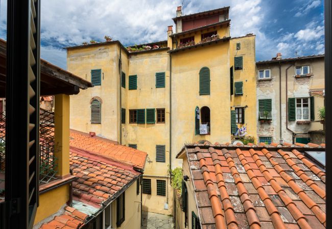 Apartamento em Lucca - Convenient Home close to Train Station and Parking Apartamento em Lucca - Convenient Home close to Train Station and Parking
