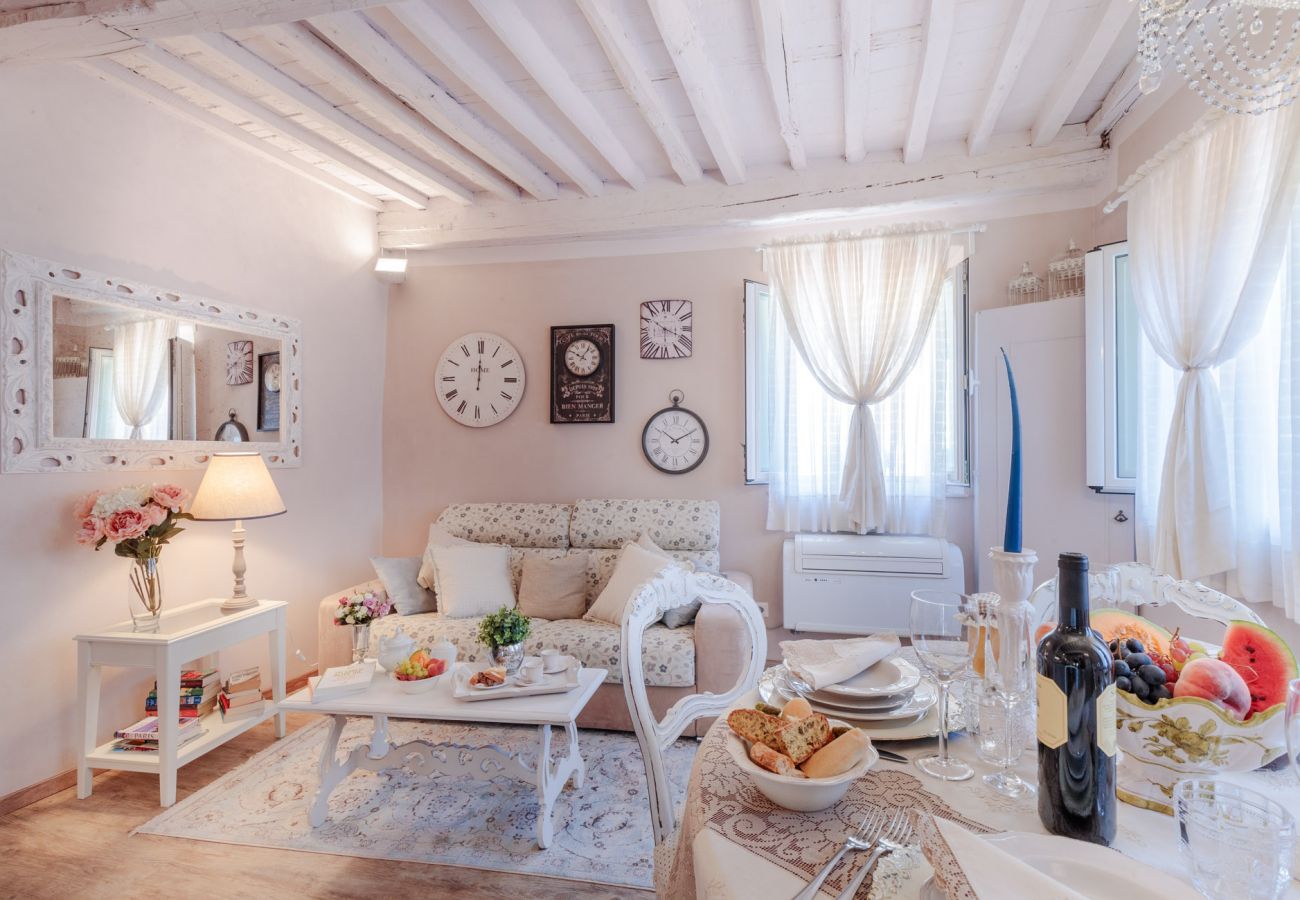 Apartamento em Lucca - Convenient Home close to Train Station and Parking Apartamento em Lucca - Convenient Home close to Train Station and Parking