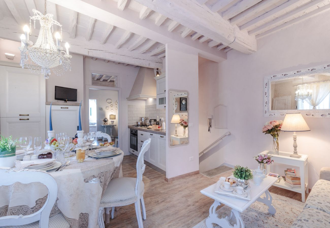 Apartamento em Lucca - Convenient Home close to Train Station and Parking Apartamento em Lucca - Convenient Home close to Train Station and Parking