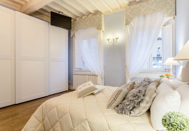 Apartamento em Lucca - 2 Bedrooms 2 Bathrooms Romantic Apartment with Terrace and Parking in Lucca Apartamento em Lucca - 2 Bedrooms 2 Bathrooms Romantic Apartment with Terrace and Parking in Lucca