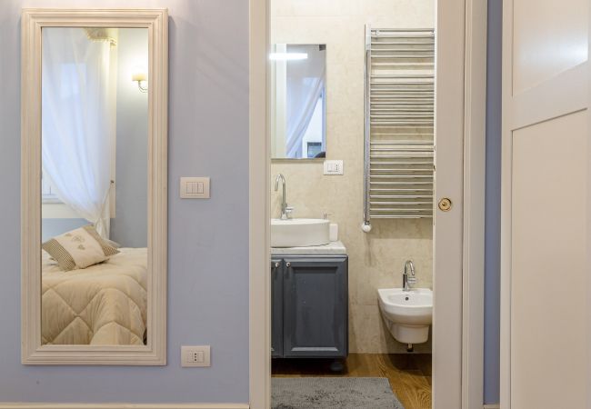 Apartamento em Lucca - 2 Bedrooms 2 Bathrooms Romantic Apartment with Terrace and Parking in Lucca Apartamento em Lucca - 2 Bedrooms 2 Bathrooms Romantic Apartment with Terrace and Parking in Lucca