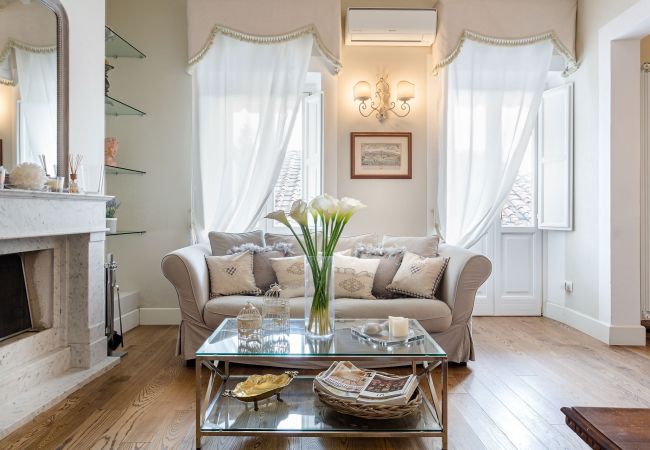 Apartamento em Lucca - 2 Bedrooms 2 Bathrooms Romantic Apartment with Terrace and Parking in Lucca Apartamento em Lucca - 2 Bedrooms 2 Bathrooms Romantic Apartment with Terrace and Parking in Lucca