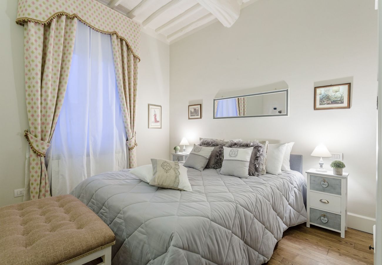 Apartamento em Lucca - 2 Bedrooms 2 Bathrooms Romantic Apartment with Terrace and Parking in Lucca Apartamento em Lucca - 2 Bedrooms 2 Bathrooms Romantic Apartment with Terrace and Parking in Lucca