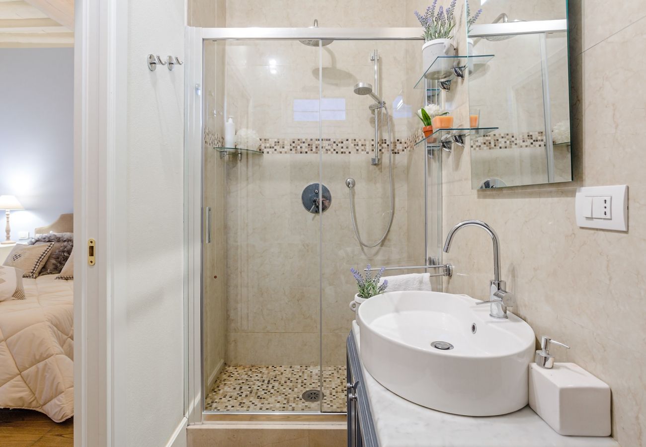Apartamento em Lucca - 2 Bedrooms 2 Bathrooms Romantic Apartment with Terrace and Parking in Lucca Apartamento em Lucca - 2 Bedrooms 2 Bathrooms Romantic Apartment with Terrace and Parking in Lucca