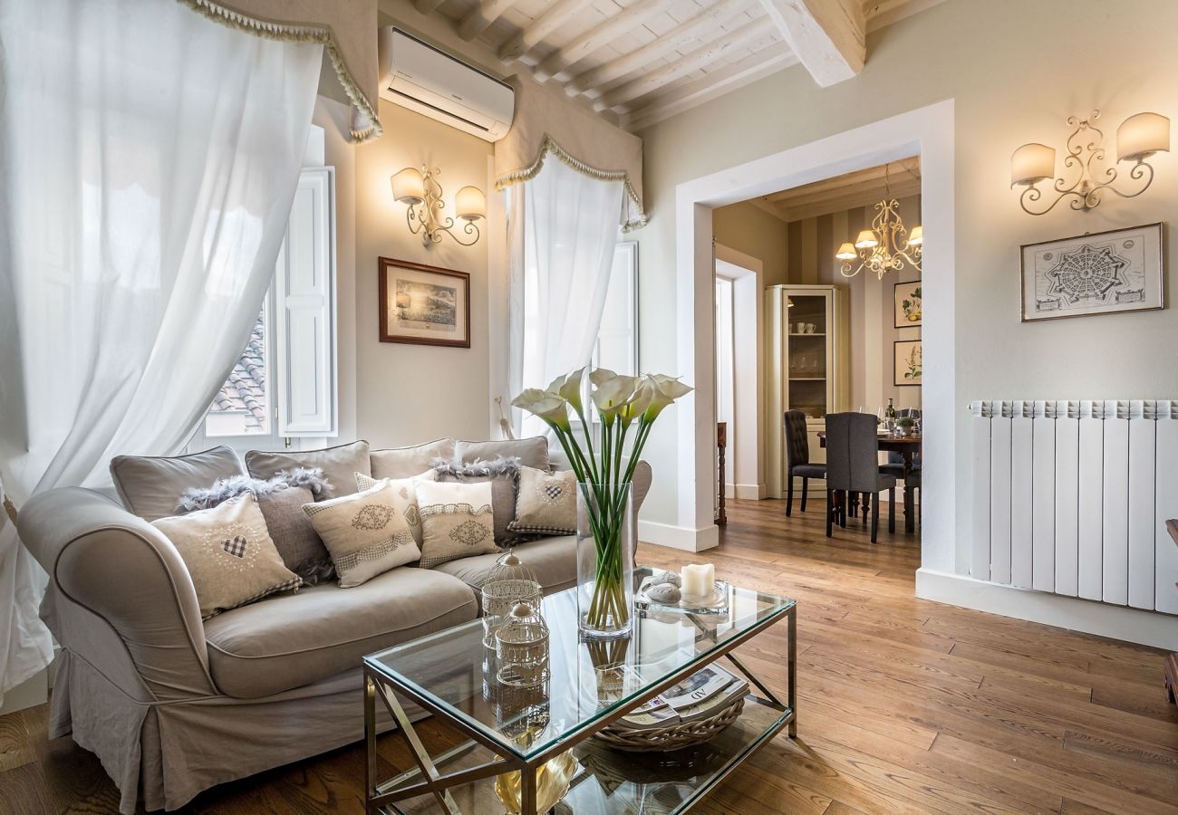 Apartamento em Lucca - 2 Bedrooms 2 Bathrooms Romantic Apartment with Terrace and Parking in Lucca Apartamento em Lucca - 2 Bedrooms 2 Bathrooms Romantic Apartment with Terrace and Parking in Lucca