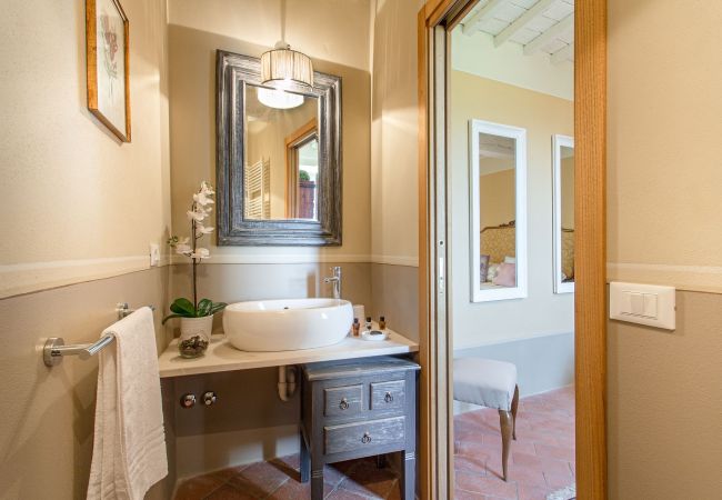 Villa em Lucca - A/C Villa with Amazing Views, SPA & Private Pool  Villa em Lucca - A/C Villa with Amazing Views, SPA & Private Pool