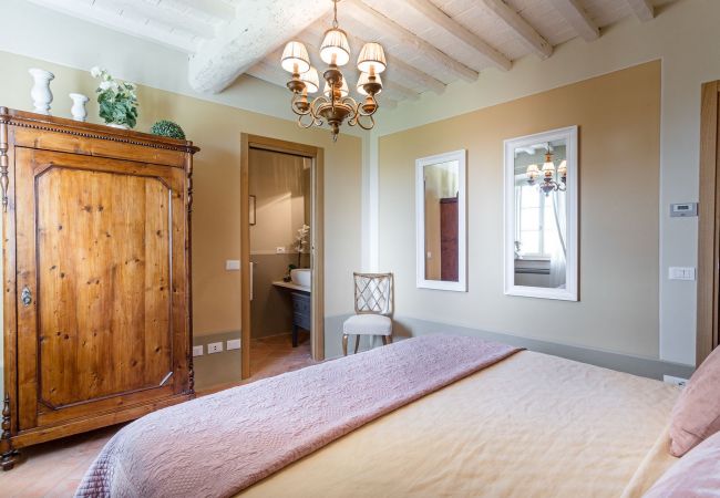 Villa em Lucca - A/C Villa with Amazing Views, SPA & Private Pool  Villa em Lucca - A/C Villa with Amazing Views, SPA & Private Pool