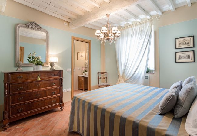 Villa em Lucca - A/C Villa with Amazing Views, SPA & Private Pool  Villa em Lucca - A/C Villa with Amazing Views, SPA & Private Pool