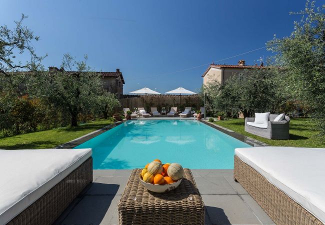 Villa em Lucca - A/C Villa with Amazing Views, SPA & Private Pool  Villa em Lucca - A/C Villa with Amazing Views, SPA & Private Pool