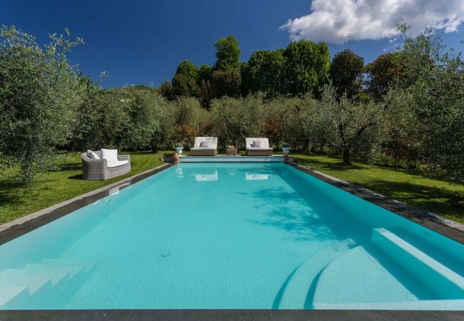 Villa em Lucca - A/C Villa with Amazing Views, SPA & Private Pool  Villa em Lucca - A/C Villa with Amazing Views, SPA & Private Pool