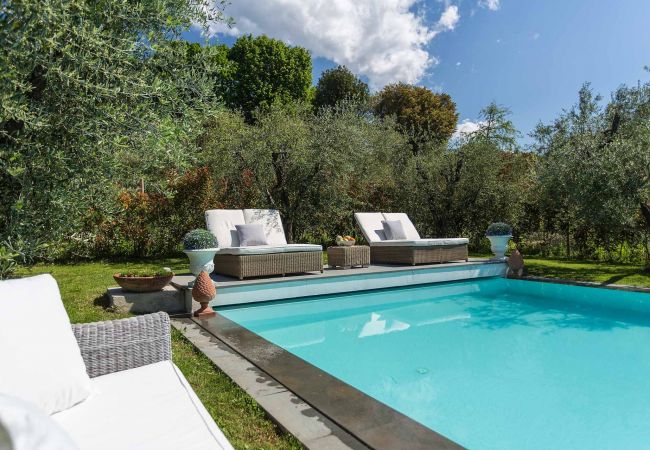 Villa em Lucca - A/C Villa with Amazing Views, SPA & Private Pool  Villa em Lucca - A/C Villa with Amazing Views, SPA & Private Pool