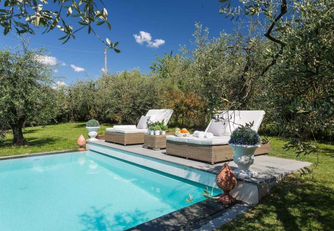 Villa em Lucca - A/C Villa with Amazing Views, SPA & Private Pool  Villa em Lucca - A/C Villa with Amazing Views, SPA & Private Pool